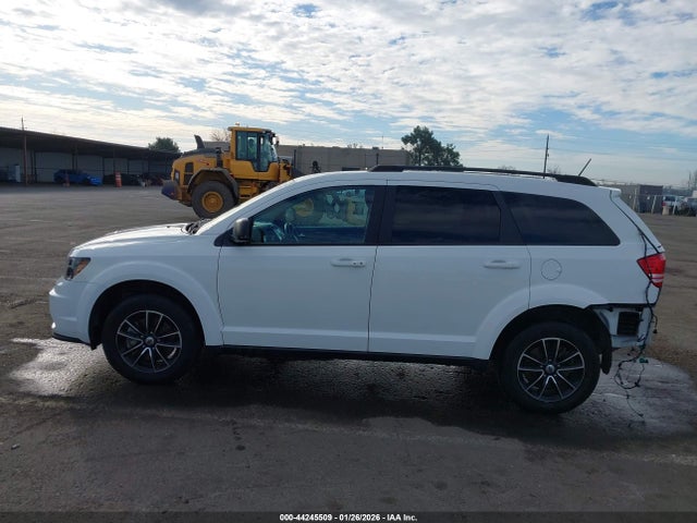 3C4PDCAB9JT217040 Dodge JOURNEY SE