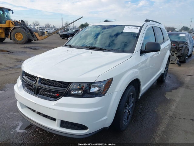 3C4PDCAB9JT217040 Dodge JOURNEY SE