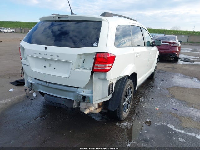 3C4PDCAB9JT217040 Dodge JOURNEY SE