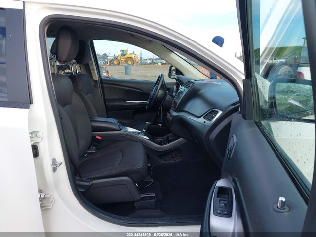 3C4PDCAB9JT217040 Dodge JOURNEY SE