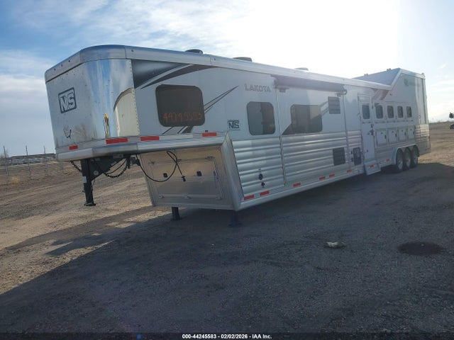 58JGB5K34R1000642 Lakota Bh8516tsr Lakota Horse Trailer
