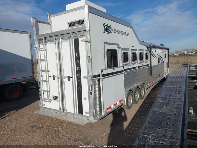 58JGB5K34R1000642 Lakota Bh8516tsr Lakota Horse Trailer