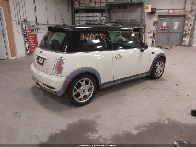 2006 MINI COOPER S WMWRE33546TL16569 Photo 3