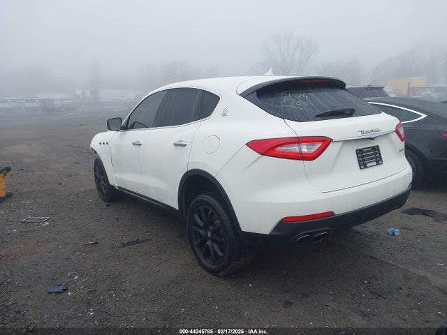 2017 MASERATI LEVANTE ZN661XUAXHX213980 Photo 2