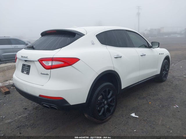 2017 MASERATI LEVANTE ZN661XUAXHX213980 Photo 3