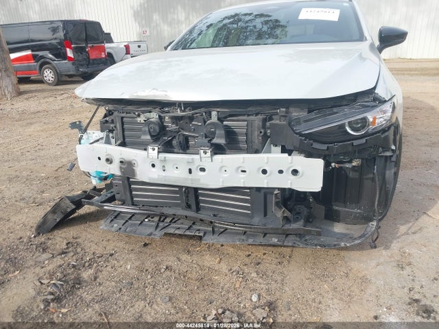 JM1BPAKM5R1720640 Mazda Mazda3 2.5 S Select Sport