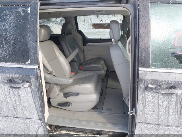 Продажа на аукционе авто 2011 Volkswagen Routan Se, vin: 2V4RW3DG5BR695637, номер лота: 44245909