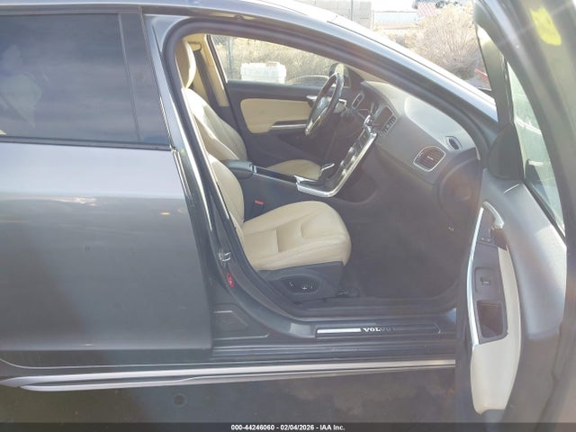 YV440MWKXH1040235 Volvo V60 Cross Country T5