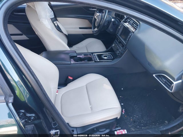 2017 JAGUAR XE SAJAD4BG7HA946968 Photo 4