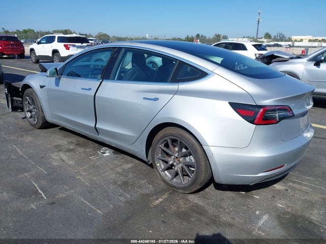 2018 TESLA MODEL 3 5YJ3E1EA4JF077382 Photo 2