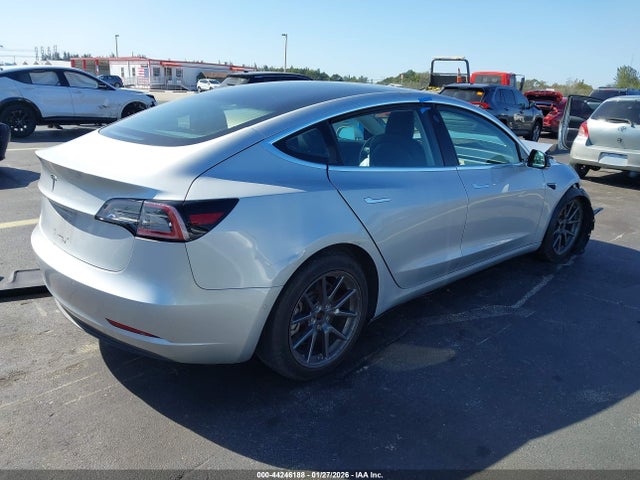 2018 TESLA MODEL 3 5YJ3E1EA4JF077382 Photo 3