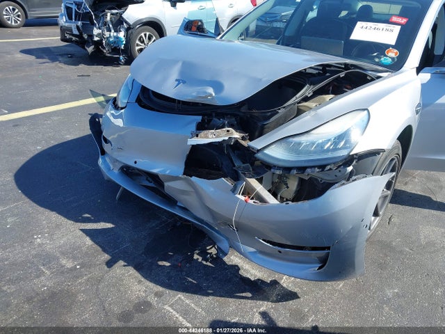 2018 TESLA MODEL 3 5YJ3E1EA4JF077382 Photo 5