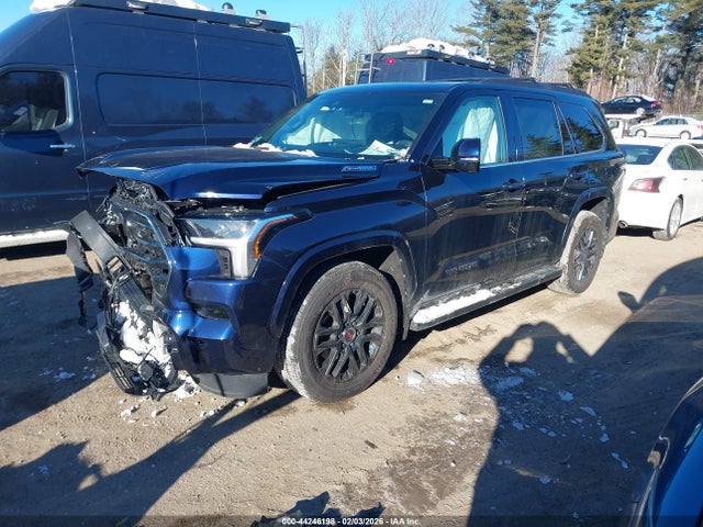Toyota Sequoia Sr5 2025 7SVAAABA0SX055173 Image 2