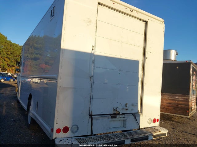2015 FORD F-59 COMMERCIAL STRIPPED 1F65F5KY5F0A04397 Photo 2