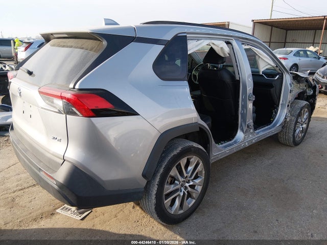 2020 TOYOTA RAV4 2T3C1RFV2LW084453 Photo 3