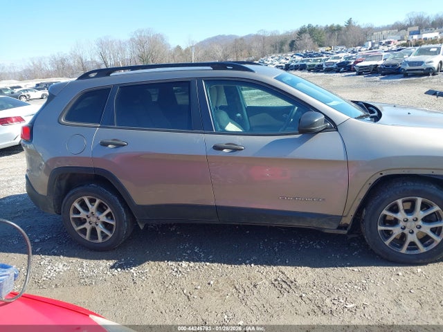 1C4PJLAB5HW580822 Jeep Cherokee Sport Fwd