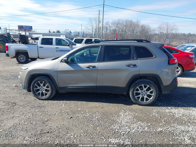 1C4PJLAB5HW580822 Jeep Cherokee Sport Fwd