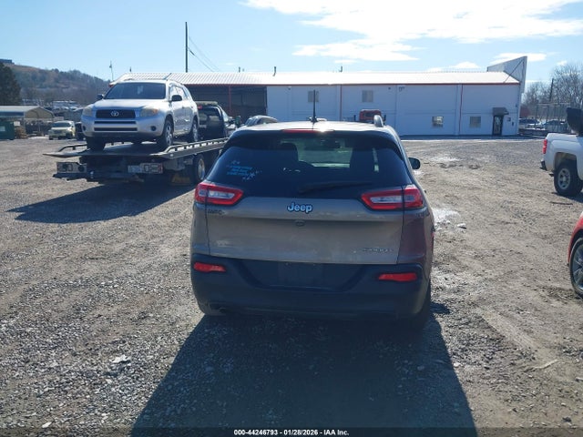 1C4PJLAB5HW580822 Jeep Cherokee Sport Fwd