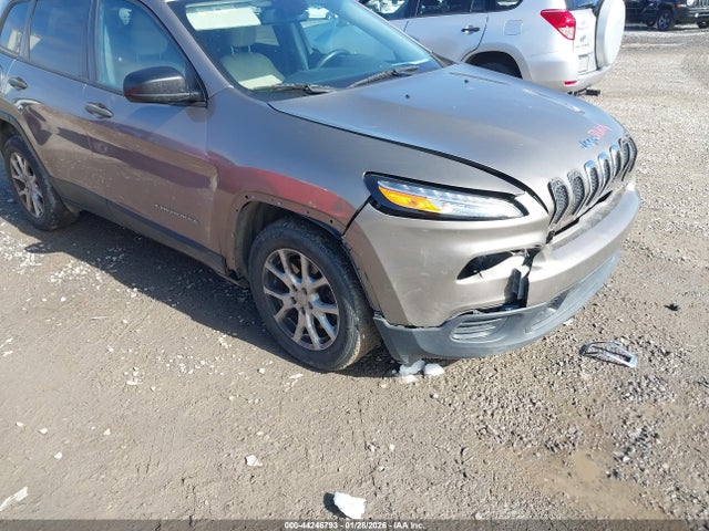 1C4PJLAB5HW580822 Jeep Cherokee Sport Fwd