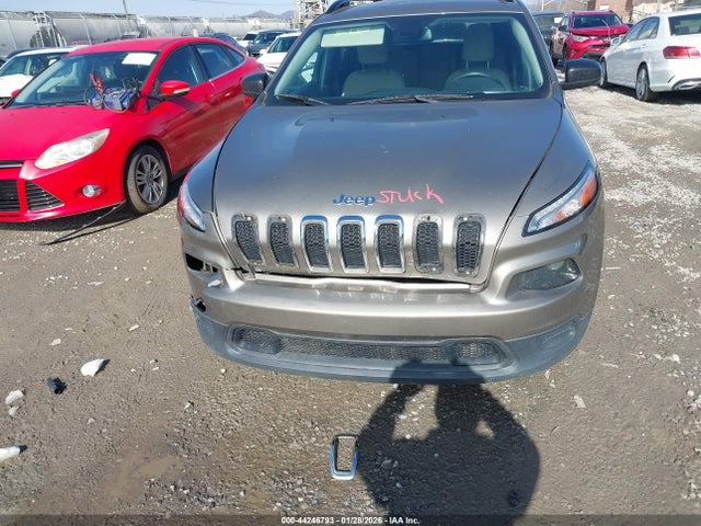 1C4PJLAB5HW580822 Jeep Cherokee Sport Fwd