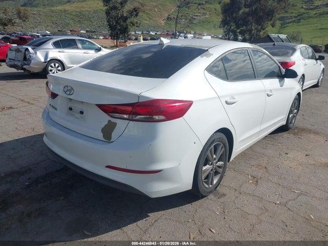 5NPD84LF9JH299123 Hyundai ELANTRA SEL