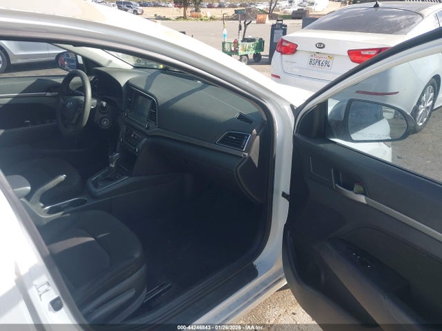 5NPD84LF9JH299123 Hyundai ELANTRA SEL