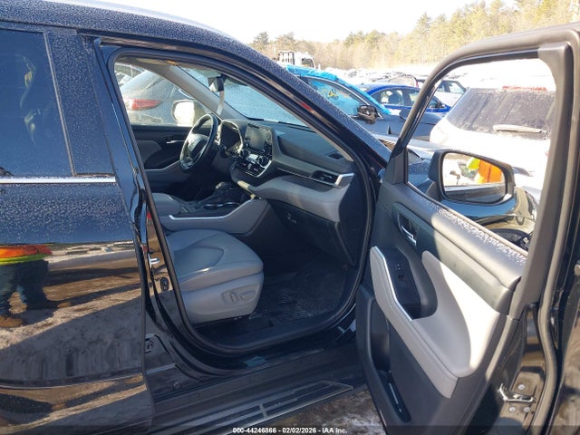 5TDGZRBH7NS567841 Toyota Highlander Xle