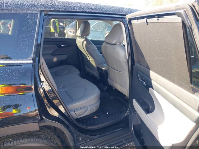 5TDGZRBH7NS567841 Toyota Highlander Xle