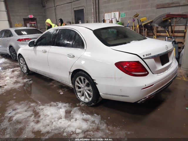 2017 MERCEDES-BENZ E 300 WDDZF4KB0HA142985 Photo 2