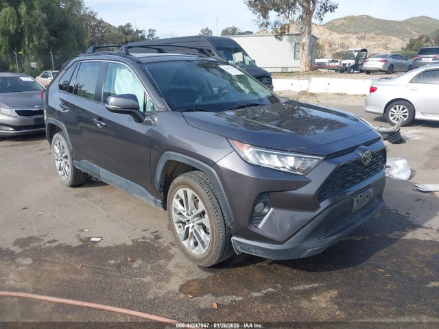 Toyota Rav4 Xle Premium 2021 2T3C1RFV7MC170702 zdjęcie główne