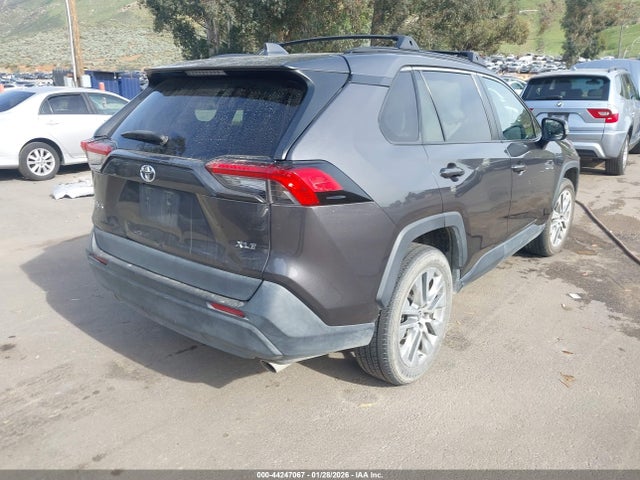 Toyota Rav4 Xle Premium 2021 2T3C1RFV7MC170702 Image 4