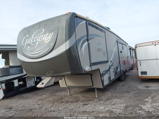 44247174 :رقم المزاد ، 5SFSG3726DE264956 vin ، 2013 Heartland Gateway مزاد بيع