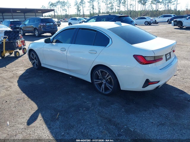 2021 BMW 330I 3MW5R1J09M8C13439 Photo 2