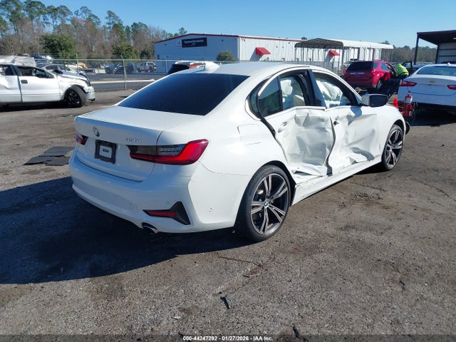 2021 BMW 330I 3MW5R1J09M8C13439 Photo 3