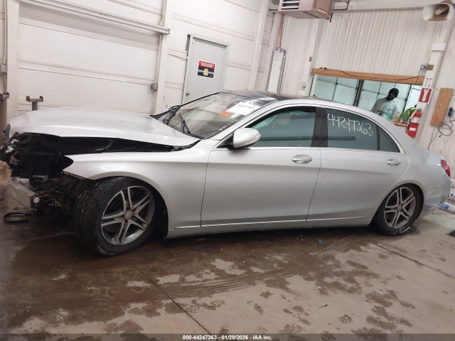 2016 Mercedes-benz S 550 4matic მანქანა იყიდება აუქციონზე, vin: WDDUG8FB2GA227592, აუქციონის ნომერი: 44247363