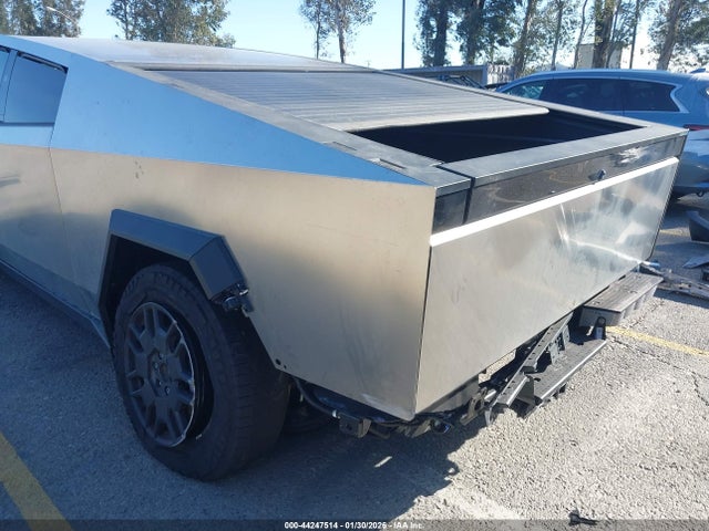 7G2CEHEDXSA060505 Tesla Cybertruck All-wheel Drive