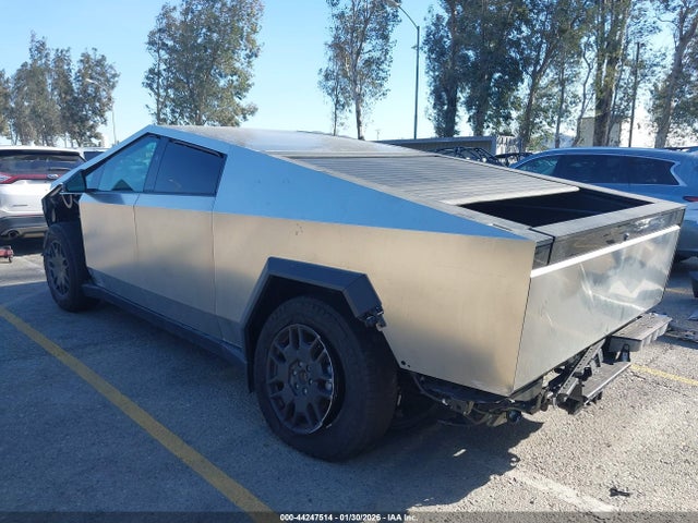 7G2CEHEDXSA060505 Tesla Cybertruck All-wheel Drive