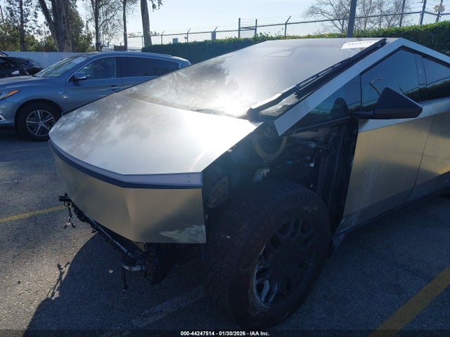 7G2CEHEDXSA060505 Tesla Cybertruck All-wheel Drive