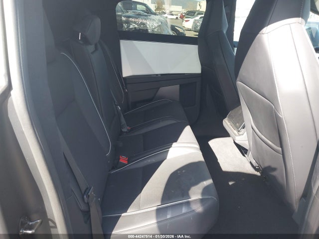 7G2CEHEDXSA060505 Tesla Cybertruck All-wheel Drive