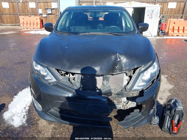 JN1BJ1CR9HW137293 Nissan Rogue Sport S