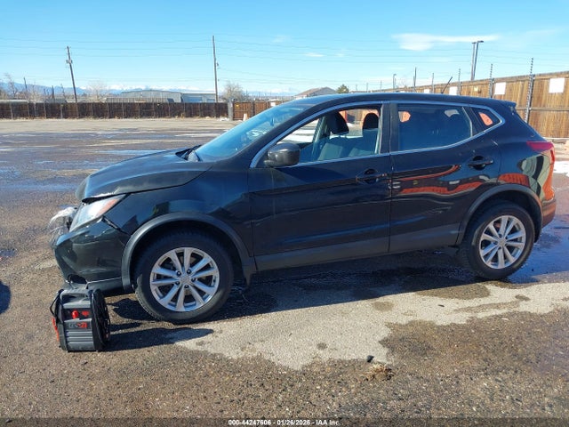 JN1BJ1CR9HW137293 Nissan Rogue Sport S
