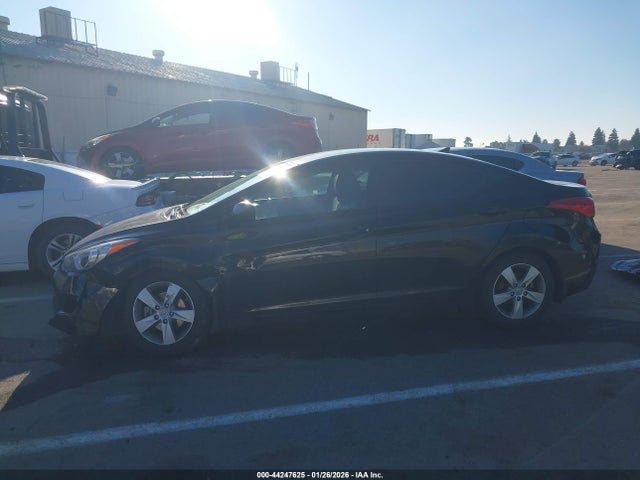Продажа на аукционе авто 2013 Hyundai Elantra Gls/limited, vin: KMHDH4AE7DU558109, номер лота: 44247625
