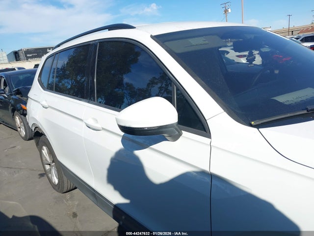 3VV1B7AX8KM173074 Volkswagen Tiguan 2.0t S