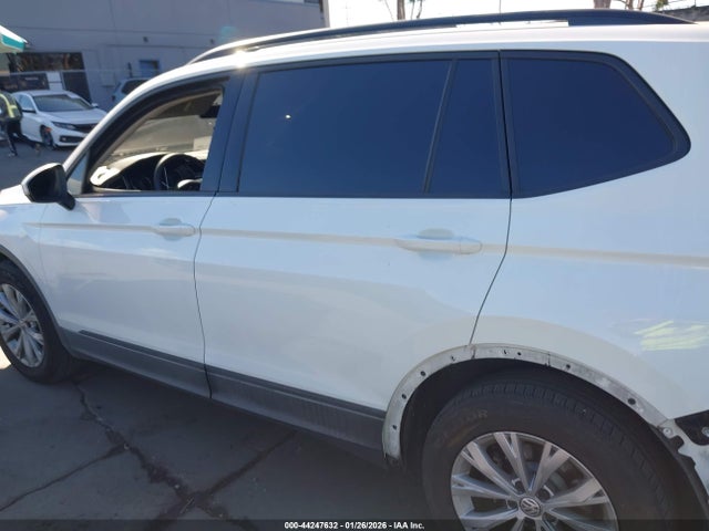 3VV1B7AX8KM173074 Volkswagen Tiguan 2.0t S