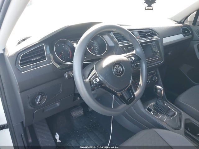 3VV1B7AX8KM173074 Volkswagen Tiguan 2.0t S