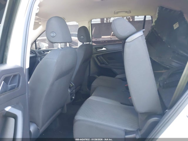 3VV1B7AX8KM173074 Volkswagen Tiguan 2.0t S