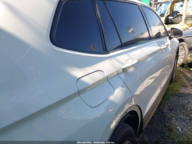 3VV1B7AX8KM173074 Volkswagen Tiguan 2.0t S