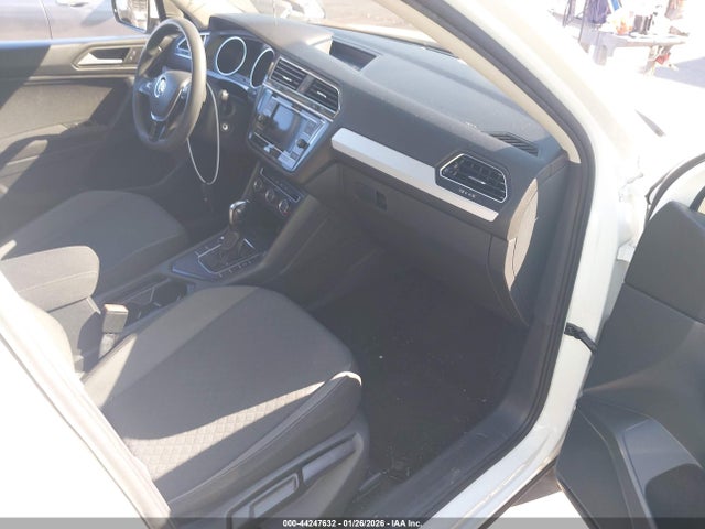 3VV1B7AX8KM173074 Volkswagen Tiguan 2.0t S