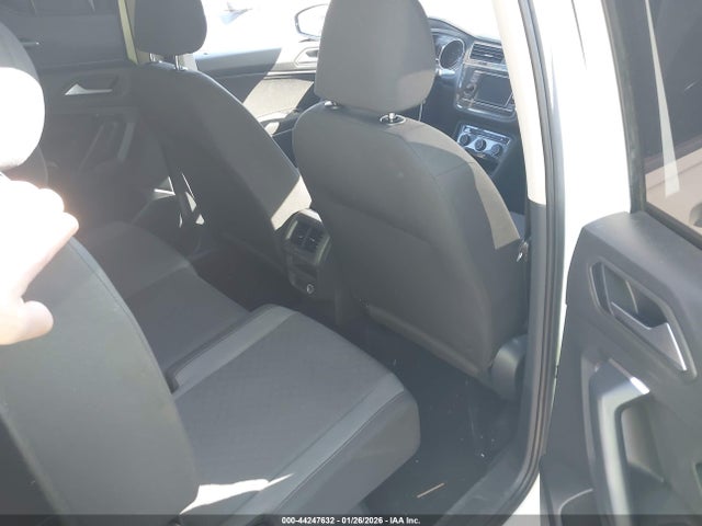 3VV1B7AX8KM173074 Volkswagen Tiguan 2.0t S