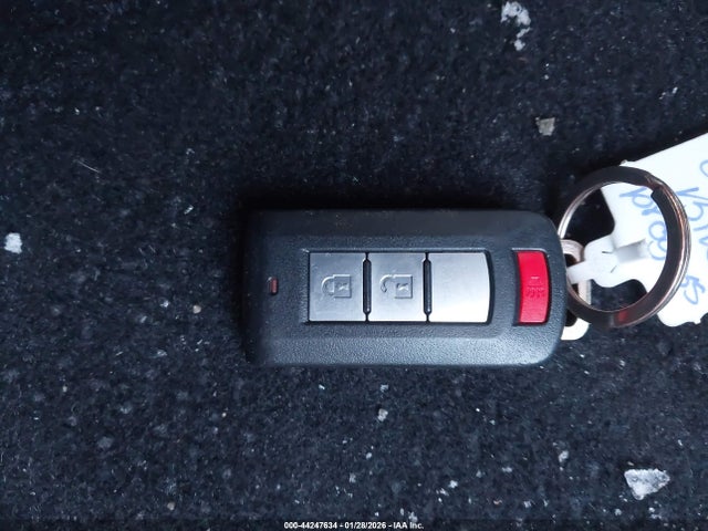JA4AZ3A3XKZ003498 Mitsubishi Outlander Se